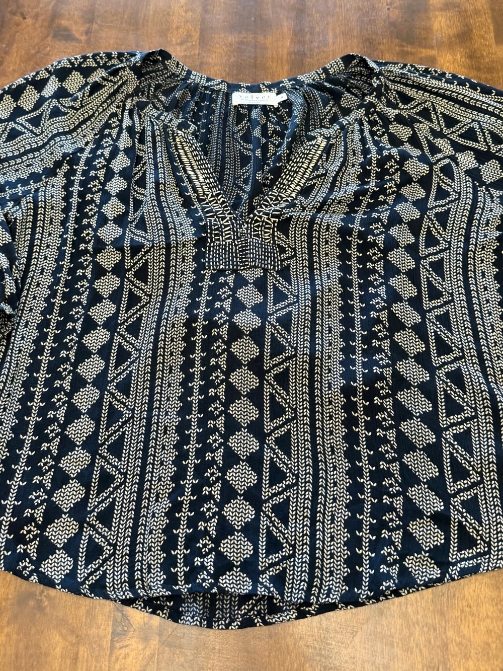 Women’s Velvet by Graham & Spencer Navy Embroidered Peasant Blouse Bohemian S